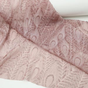 Tela de gasa arrugada con relieve y textura de pluma de pavo real color púrpura empolvado, ideal para faldas, vestidos, camisas, chalecos y tops. Material de ropa V36KN296P260802V S