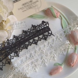 10ヤード 2.5 cm 0.98インチ幅 ブラック/アイボリー ローズネックレス 刺繍 子供用 人形 スカート ドレス シャツ 縁取り 素材 レース トリム リボン C19U81K231012V