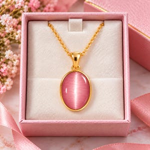 Colgante de plata de ley 925 chapado en oro con gema ovalada de crisoberilo ojo de gato rosa de 100 quilates.