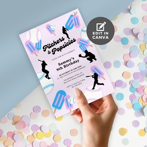 Puede incluir: Una invitación de cumpleaños con temática de béisbol de color púrpura claro con el texto "Pitchers & Popsicles". La invitación incluye siluetas de béisbol, paletas y el texto "Sammy's 9th Birthday".