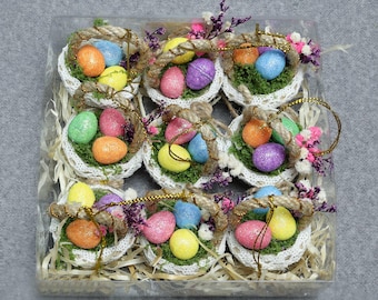 Juego de 9 mini adornos de cesta de Pascua • Decoración rústica colgante de yute y encaje • Pequeñas decoraciones para árboles de Pascua • Pequeños obsequios ucranianos