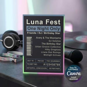 以下が含まれることがあります： ネオンの緑とピンクのボーダーが付いた、黒いルナフェストのチケット。「One Night Only」、日付、時間、出演者などのイベント詳細が含まれています。マイク、ヘッドフォン、フェスティバルのリストバンドが背景にあります。