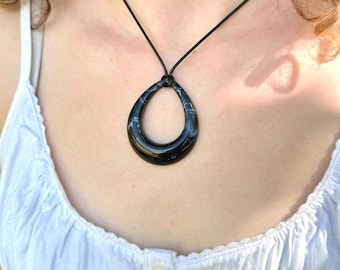 Jaren 90 zwarte hars hanger ketting, Y2K-hanger, verstelbaar koord ketting, boho-stijl sieraden, hippie ketting, hars hanger choker, boho