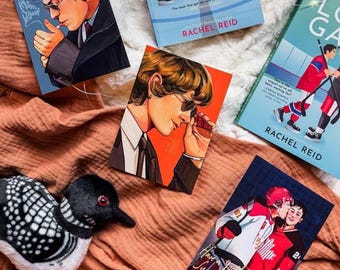 Shane e Ilya / Hudson Williams / Connor Storrie / Postales del espectáculo de hockey gay