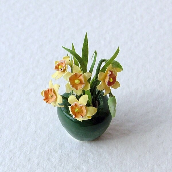 Tiny bowl of narcissi (daffodils) in 24th, half scale