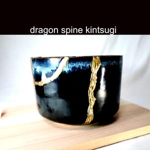 本場日本の  金継ぎ茶碗  野性的  ゴールドリペアー 黒 に 龍の背骨 金ライン  日本ファンの お母さんへ お姉さんへ 友人へ 男性へのプレゼント  ギフト