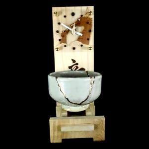 kintsugi  Display Easel Stand After purchasing a Kintsugi product, decorate this tea bowl beautifully on the tabletop or wall and feel good.
