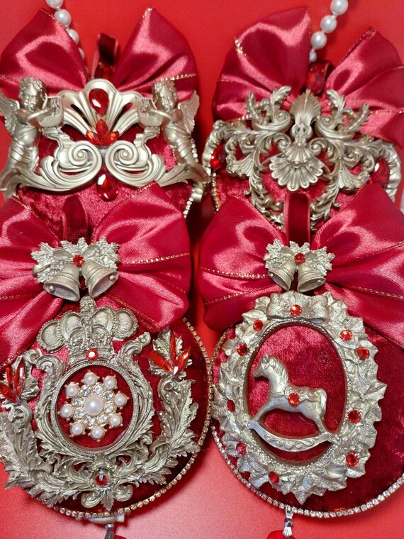 ベルベットのクリスマスオーナメントセット：バロック調の赤と金の家宝