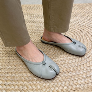 Handmade Leather Tabi Mules, Split Toe Sheepskin Flats, Soft Japanese Style Slides, Minimalist Women's Slip On, Avant Garde Summer Sandal