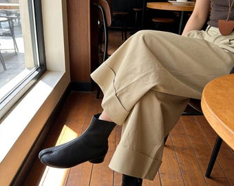 Botas Tabi con puntera dividida para mujer, botines de piel vegana suave, tacón bajo de 4 cm, estilo minimalista japonés, regalo moderno en negro y marrón.