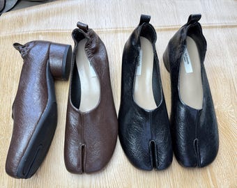 Mjuka Tabi-balettskor i läder för kvinnor, handgjorda med slits i tån, 3 cm klack | Minimalistiska pumps i kohud | Svartbrun vit japansk stil