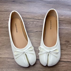 Women’s Leather Tabi Flats - Split Toe Ballet Shoes, Genuine Cowhide, Minimalist Bow Loafers, Japanese Inspired Comfortable Slip On