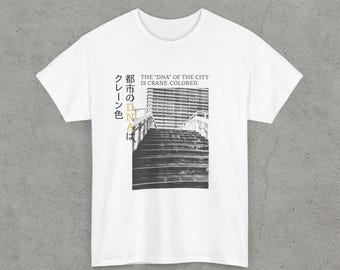 Koszulka z nadrukiem Tokyo City DNA – minimalistyczna koszulka z fotografią miejską, japońska sztuka uliczna, czarno-biały pejzaż miejski, nowoczesna koszulka z grafiką