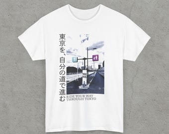 Koszulka z nadrukiem „Tokyo Typography Poetic Split Roads” | Grafika z tekstem w języku japońskim