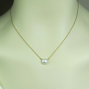 Gold Pearl Bridesmaid Necklace Pearl Bridesmaid Jewelry Single Pearl Necklace Gold Bridal Necklace Bridesmaid Gift Mothers Necklace