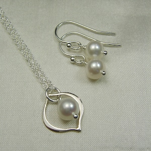 Pearl Bridesmaid Jewelry Set Freshwater Pearl Necklace Bridesmaid Necklace Pearl Earrings Pearl Bridal Jewelry Set Bridesmaid Gift