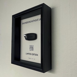 Lamborghini-Schlüsseldekoration | Luxury Shadowbox lEngineering without limits | Lamborghini Key Framed | with real QR code to vehicle