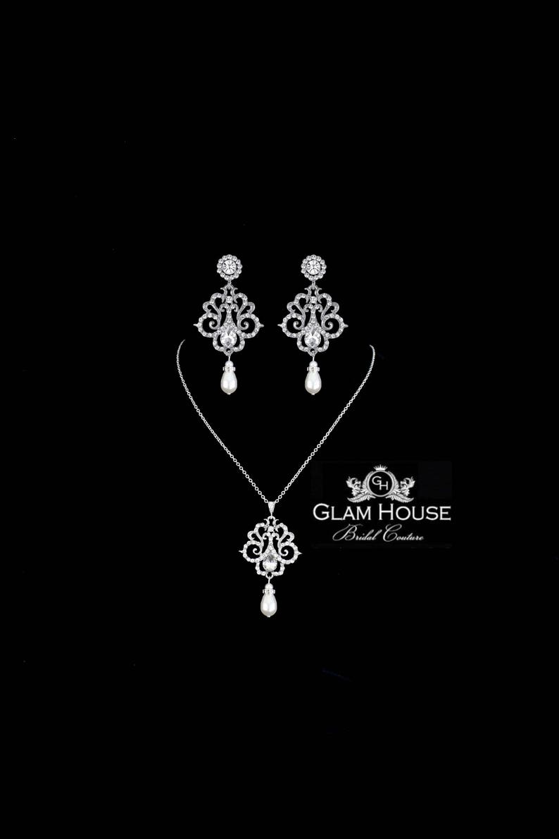 Wedding earrings,Bridal earrings,crystal earrings,bridesmaid jewelry,chandelier earrings,drop earrings,long earrings,statement earrings