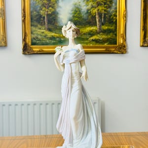 Lladro 1431 the Debutante Figurine Elegant Girl With Parasol