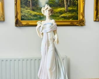 Lladró Summer Infatuation Figurine – Elegant Porcelain Lady with Flower, Wooden Base