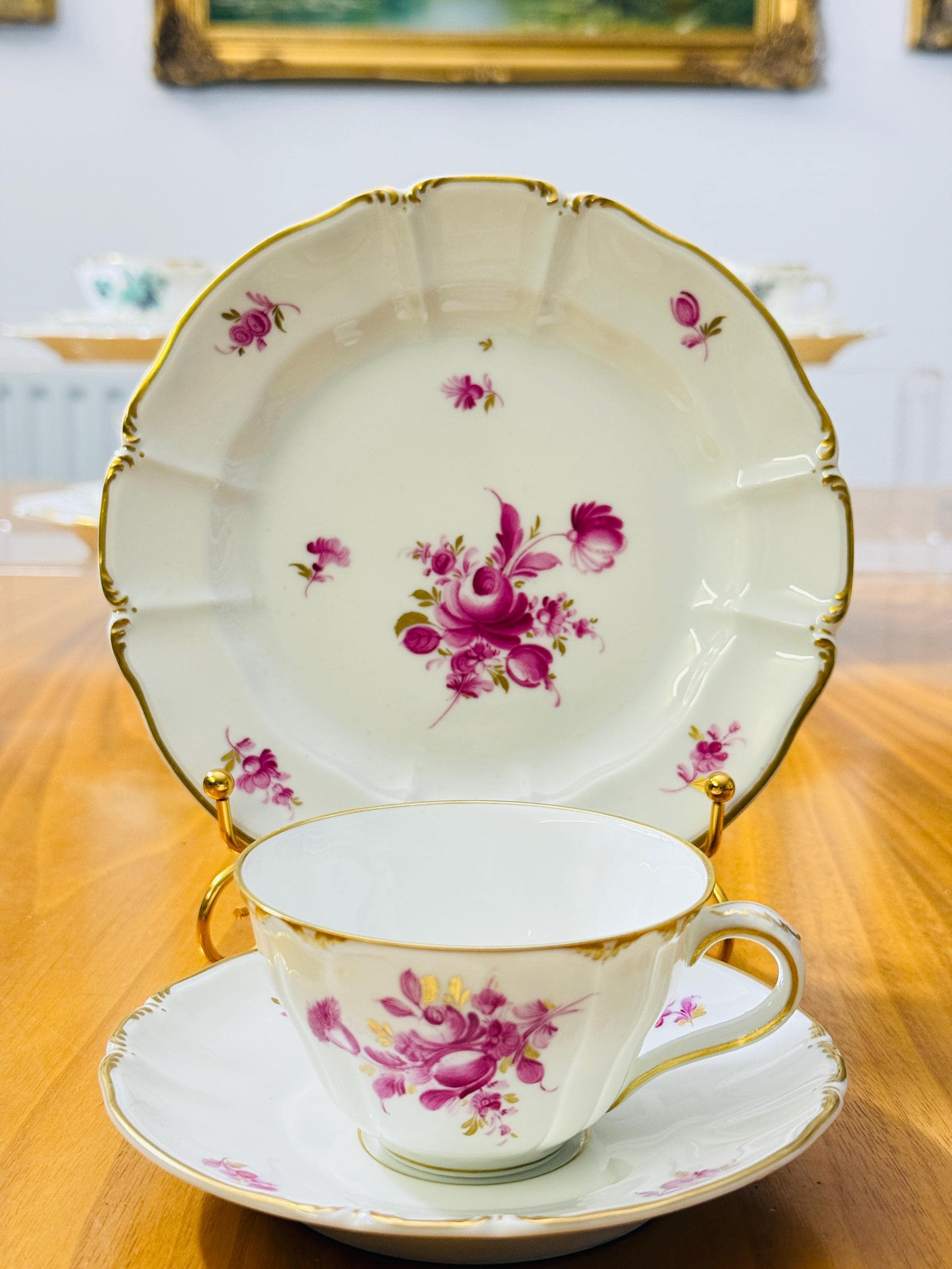 ニンフェンブルク カップ＆ソーサー 金彩 花柄 磁器 ニンフェンブルク カップ＆ソーサー 金彩 花柄 磁器 ニンフェンブルク