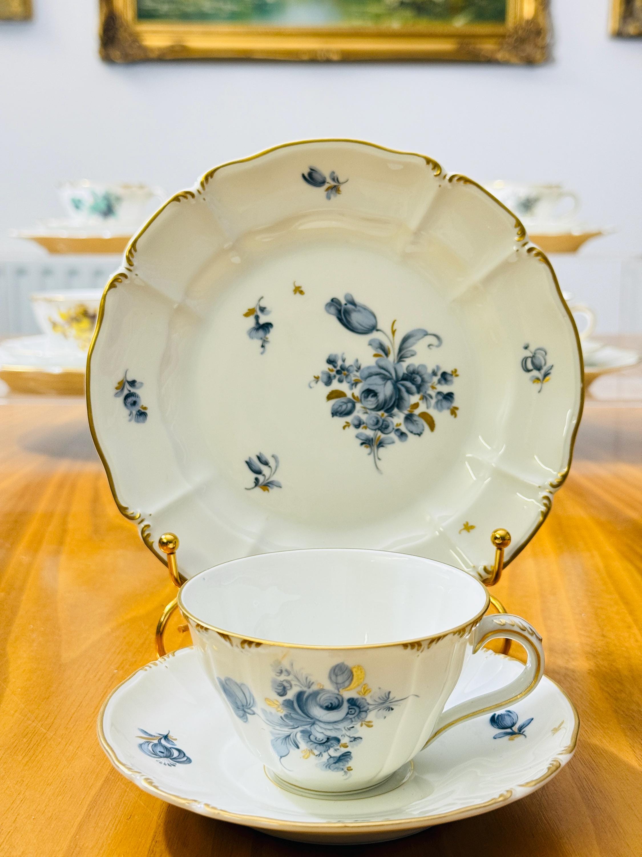 ヴィンテージ ニンフェンブルク磁器ティーカップ 3個セット – 手描き花