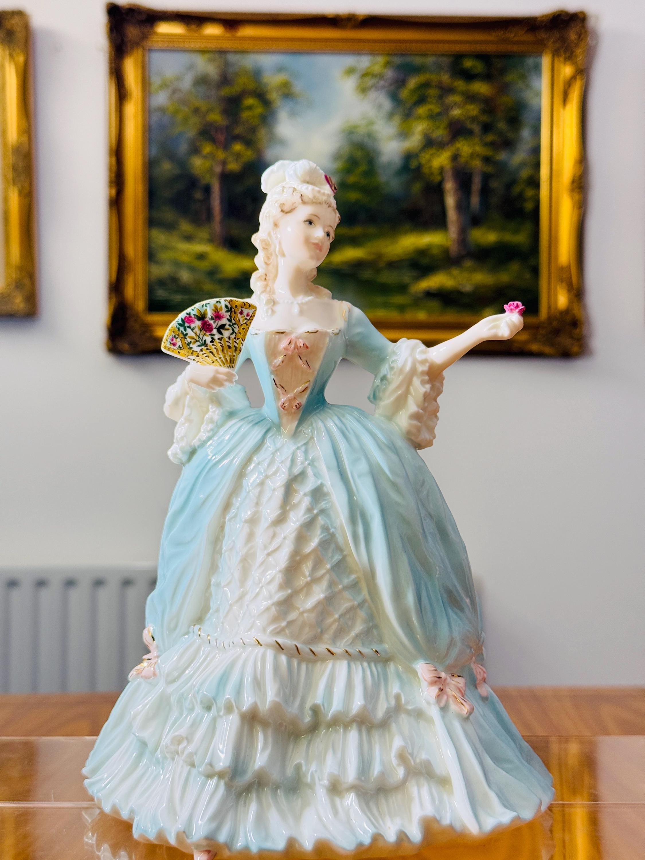 Coalport Marie Antoinette Figurine – Femmes Fatales, Fine Bone