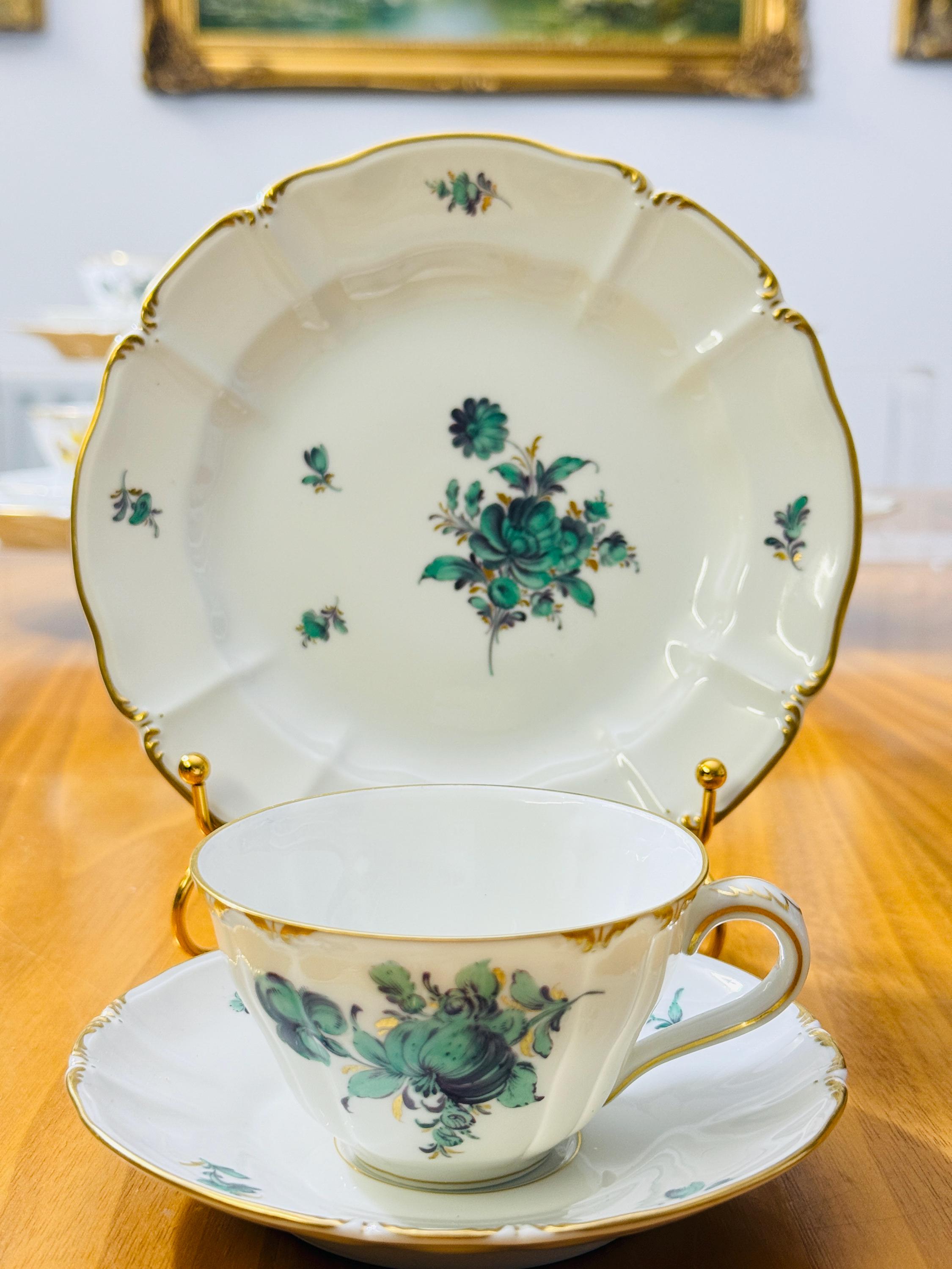 ヴィンテージ ニンフェンブルク磁器ティーカップ 3個セット – 手描き花