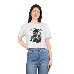 Horror-Themed Crop Tee, Halloween Shirt, Spooky Women&#39;s Top, Gothic Crop T-Shirt, Scary Tee for Women