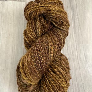 Hilo hilado a mano, "Dríada de Otoño" - Lana de alpaca Huacaya y oveja Bluefaced Leicester, 182,67 yardas, 5,75 onzas, grosor Worsted, 3 cabos.