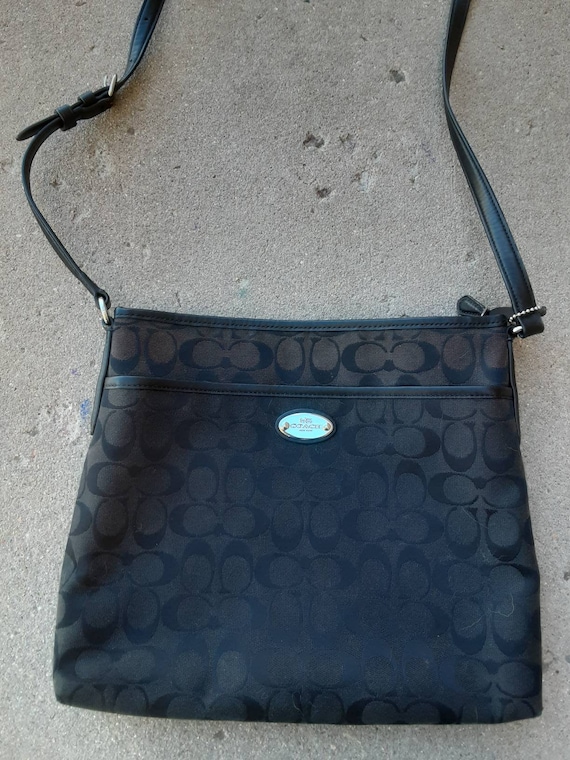 Vintage Coach Purse Medium Black With Zipper Outside Pocket
