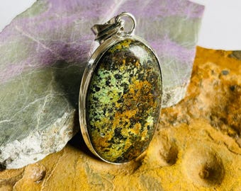 Turquoise Silver Pendant – Vintage Style Gemstone Jewelry –