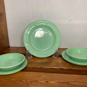 Authentic 1940s Jadeite Restaurant Ware – Vintage Glassware Berries for Breakfast!