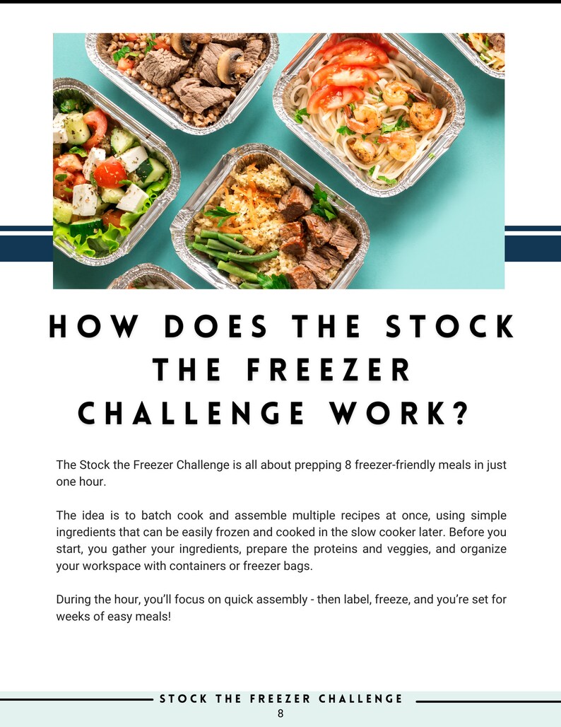 Op de afbeelding: Overzicht van verschillende aluminiumfoliebakjes gevuld met bereide maaltijden. De maaltijden omvatten pasta met garnalen en tomaten, rundvlees met champignons en een salade met fetakaas. Tekst: "HOW DOES THE STOCK THE FREEZER CHALLENGE WORK?"