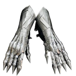 Medieval Armored Gauntlet with Spiked Fingers | Handmade Gothic Armor Glove | Fantasy, LARP, Cosplay, Collectible