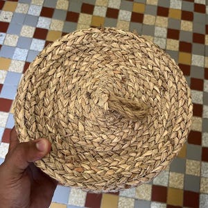 Woven straw trivet