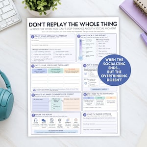 Puede incluir: Una hoja de trabajo blanca titulada DON'T REPLAY THE WHOLE THING con texto y bordes azules. Incluye ocho secciones numeradas para procesar la ansiedad social, con casillas de verificación, líneas para completar y un círculo azul con texto.