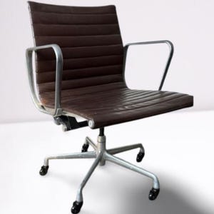 Eames Herman Miller braun Leder Bürostuhl Aluminium Group