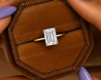 Bague de fiançailles en moissanite taille émeraude 2,5 carats Bague en or jaune 14 carats Bague d'anniversaire Bague taille émeraude Bague solitaire taille émeraude Bague de promesse