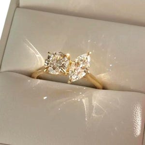 Anel de noivado de moissanita com corte redondo e marquise, anel Toi et Moi com diamante, anel de compromisso com duas pedras em ouro maciço 18k, anel You and Me para mulheres