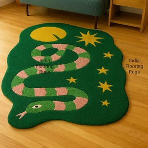 Tappeto in lana fatto a mano con motivo a serpente: tappeto Whimsical Serpent, verde e arancione (1,5 x 2,1 m)