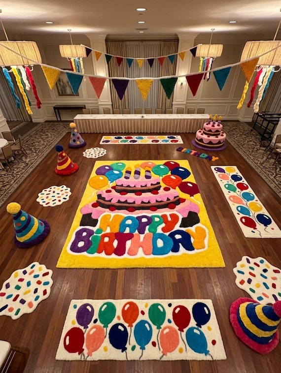 Geburtstagsteppich, buntes Kuchen- und Ballonmotiv, handgetuftete Wolle, Kinderzimmerdekoration, verspielter Festteppich