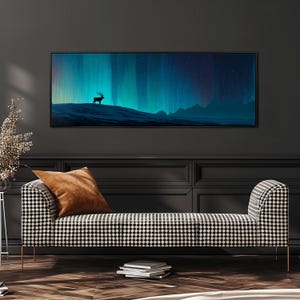 Nordlichter Panorama Leinwand, breit gerahmte Leinwand, Minimalistische Wandkunst, langer horizontaler Druck, Elch Druck, modernes Schlafzimmer über dem Bett Dekor