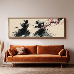 Toile de samouraï combattant, oeuvre d'art japonaise à l'encre, décoration de fleurs de cerisier lunatique, impression encadrée horizontale longue, art mural asiatique, impression d'arts martiaux