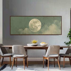 Vogelschwarm und Mond Gemälde, breite Panorama Leinwand, lange horizontale gerahmte Kunst, stimmungsvolle grüne minimalistische Landschaft, Vintage inspiriertes Dekor
