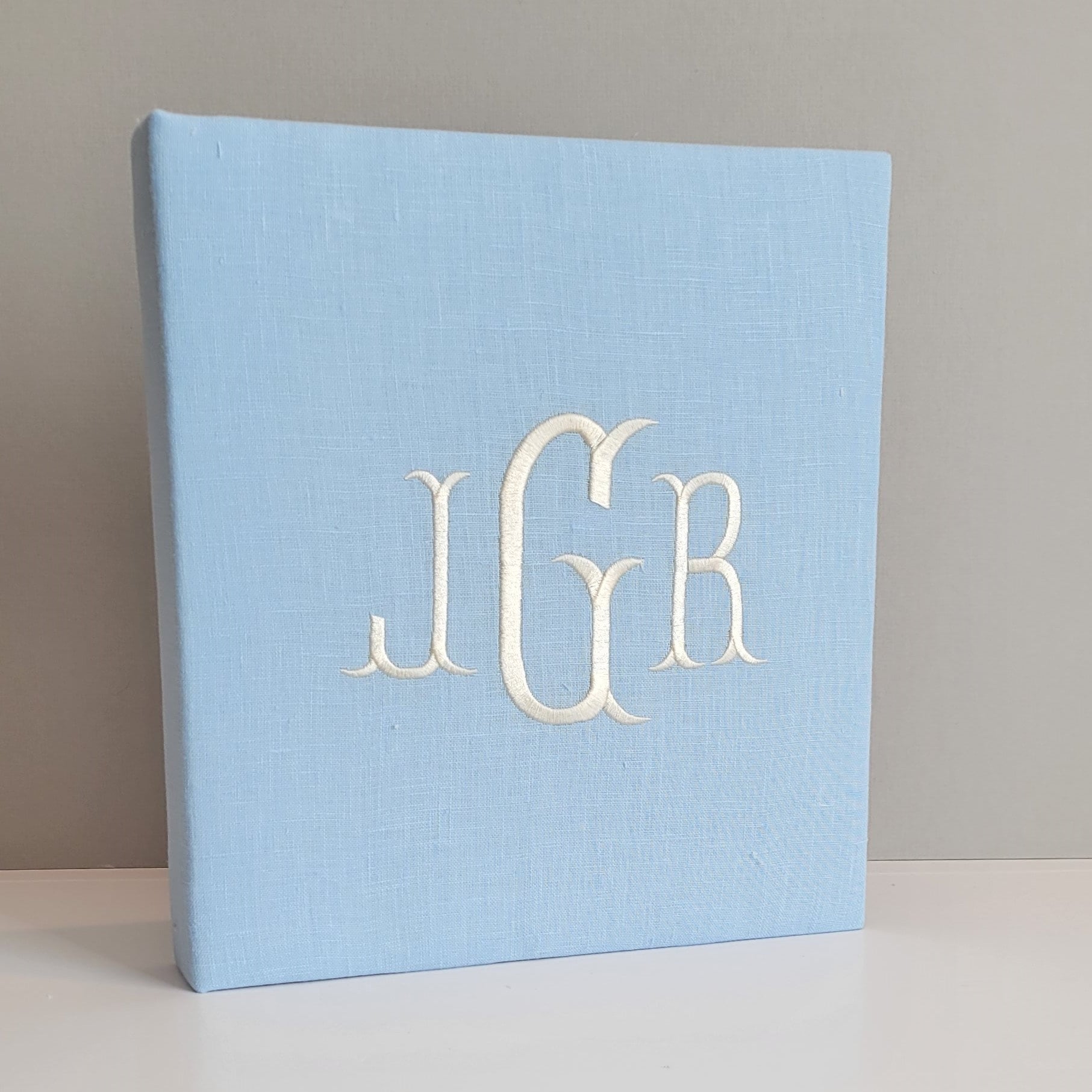 Album bébé en lin bleu monogrammé : classeur pour albums à faire soi-même