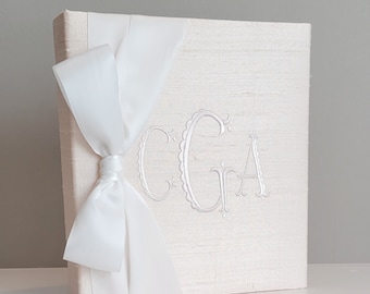 Monogrammed Baby Erinnerungsbuch aus Seide: Erbstück Andenken im ersten Jahr