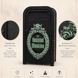 K&ouml;nnte beinhalten: Ein schwarzer, matter Abfallbeh&auml;lter mit einem gr&uuml;nen ovalen Rahmen, der den Text The Haunted Mansion und eine Wasserspeier-Figur oben zeigt. Der Beh&auml;lter hat eine Klappt&uuml;r und Nietendetails an den Kanten sowie eine strukturierte Oberfl&auml;che.