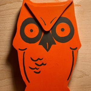Vintage-Inspired Wooden Halloween Owl Cutout – Retro 1969 Blow Mold Style Decor