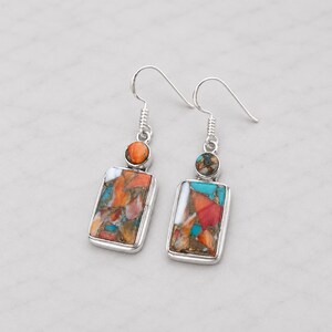 Pendientes colgantes rectangulares hechos a mano de plata de ley con turquesa y forma de ostra espinosa, joyería estilo boho del suroeste.